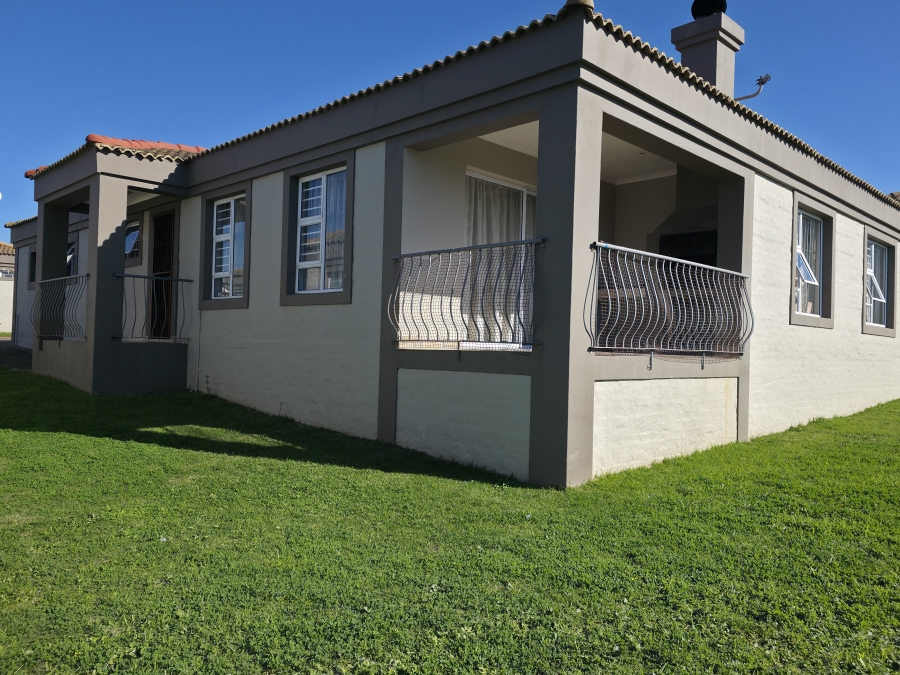 3 Bedroom Property for Sale in Wavecrest Eastern Cape